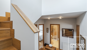 43.Cobeña, pareado, escalera.jpg