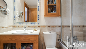 30.Cobeña, pareado, baño ppal (2).jpg